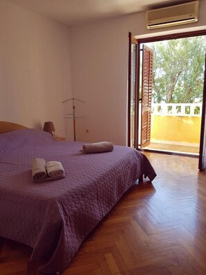 WiFi, bed sheets - Two Bedroom Apartment (Kaštel Štafilić)