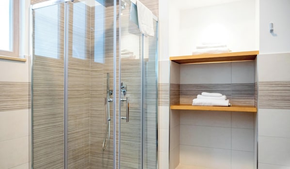 Superior Double Room | Bathroom | Shower, hair dryer, towels, toilet paper