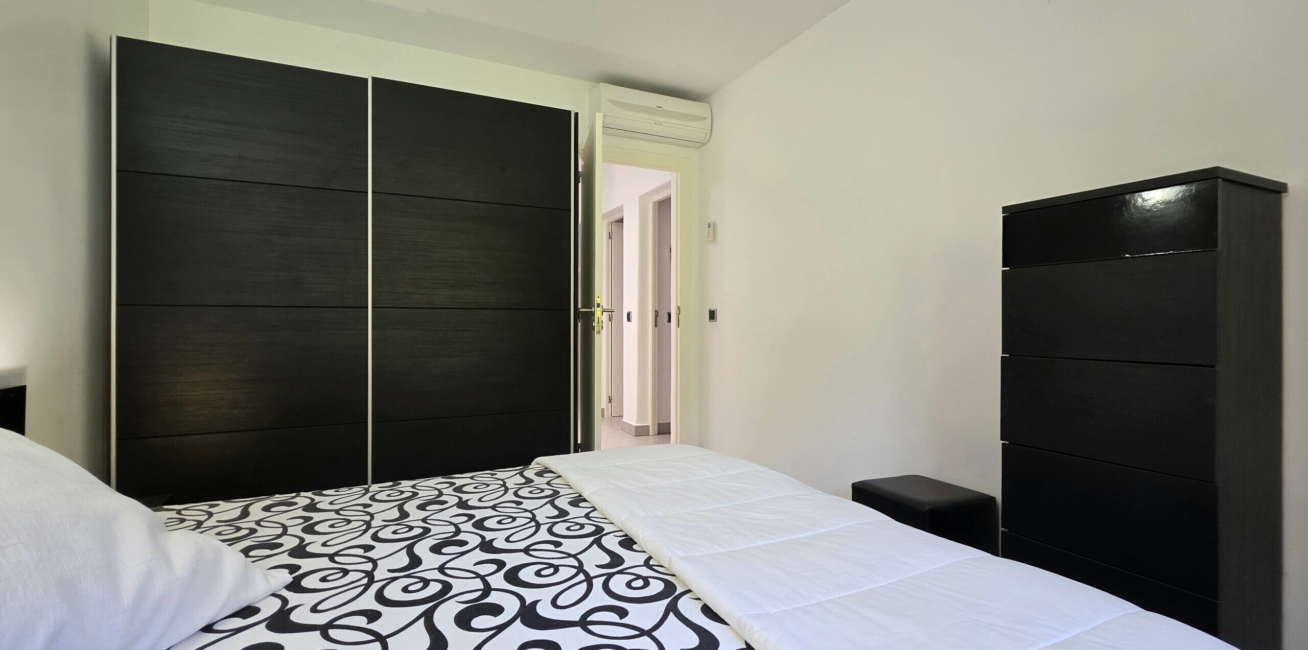 3 bedrooms, bed sheets