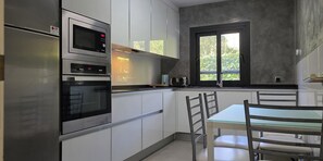 Microwave, dishwasher, coffee/tea maker, high chair - Nueva Casa CA NA Carmen con Piscina (Sa Pobla)
