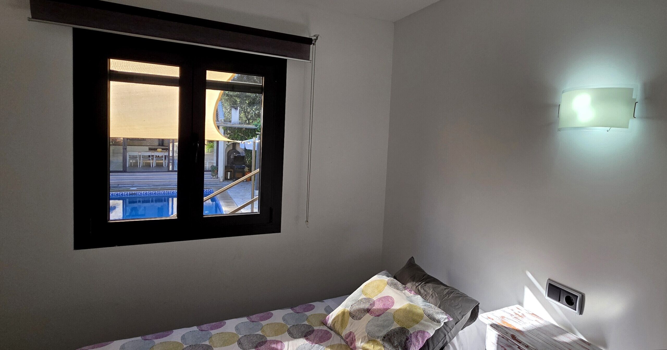 3 bedrooms, bed sheets