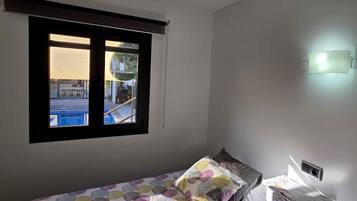 3 bedrooms, bed sheets