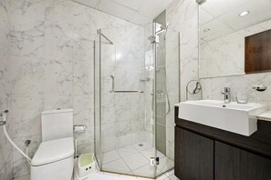 Appartement, balcon | Salle de bain