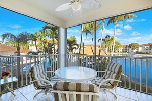 Outdoor dining - St. Croix at Pelican Marsh (Naples)