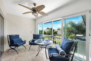 Outdoor dining - Harborside Terrace at Park Shore (Naples)