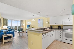Coffee/tea maker, fridge, microwave, oven - Oceanfront, great resort amenities + Free Attraction Tickets! (North Myrtle Beach)