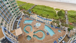 Una piscina techada, una piscina climatizada