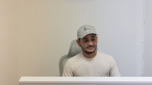 A person seated at a white reception desk with a wall sign above reading "Auberge Treehouse Hostel". - Treehouse Hostel (Montreal)