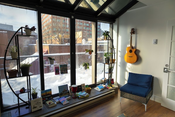 Interior - Treehouse Hostel (Montreal)