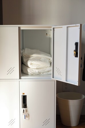 Interior - Treehouse Hostel (Montreal)