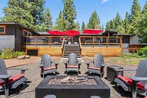 Terrace/patio - Awesome North Shore Cabin - Hot Tub, AC & Fire Pit (Tahoe City)