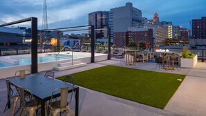 A rooftop terrace with a pool, outdoor seating, and a city view. - Luxury 1 BR I Walk to Mayo Skyway I Pets I Parking (Rochester)