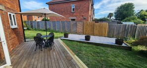 Outdoor dining - Cosy home off Glastonbury High Street (Glastonbury)