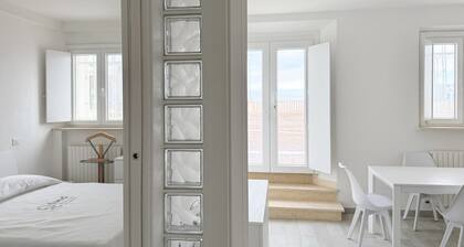 P075 - Porto Recanati, new two-room apartment facing the sea with direct beach access