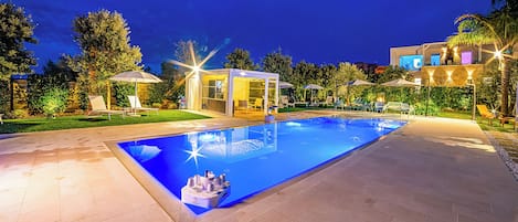 Seasonal outdoor pool, a heated pool