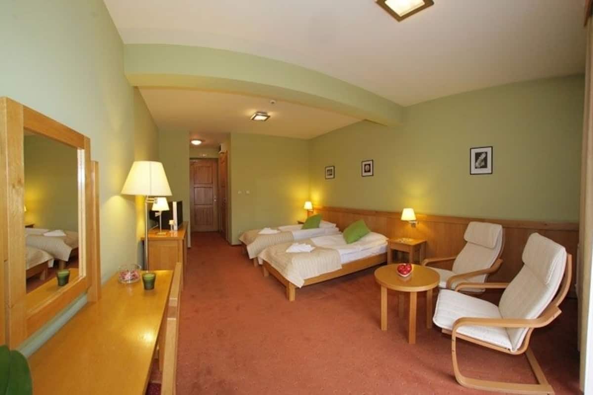 Premium Twin Room | In-room safe, laptop workspace, free WiFi, bed sheets