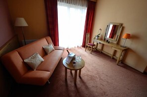 Kahden hengen standard-huone, kaupunkinäköala | Oleskelualue