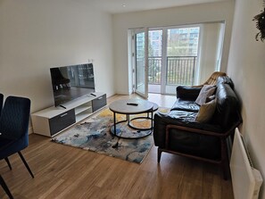 Smart TV - Luxury 2BR 2Bath Flat in London |Balcony|Parking|Short walk to Colindale station (Edgware)
