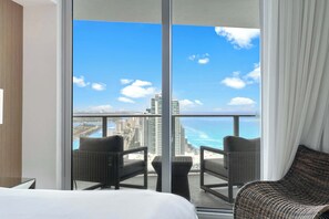 1 bedroom, iron/ironing board, travel cot, WiFi - 1BR Haven | Pool & Ocean | WC Miami Stadium Trip (Hollywood)