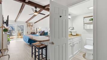 Condo, Multiple Beds, Balcony (70-74 Kimberling 213) | Bathroom | Towels