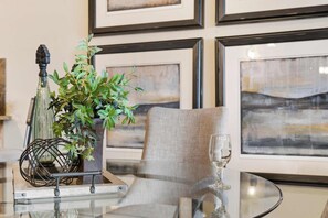 Condo, varias camas, patio, vista al jardín (Branson Hills Luxury Condo) | Restaurantes