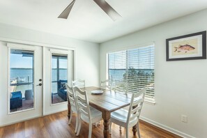 Dining - Relax and Recharge in this gorgeous, completely remodeled bayshore beauty! (Alligator Point)