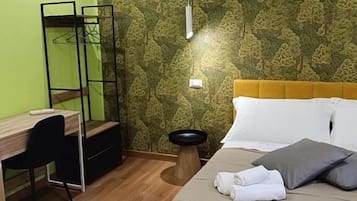 Camera doppia, balcone, vista città | Wi-Fi gratuito