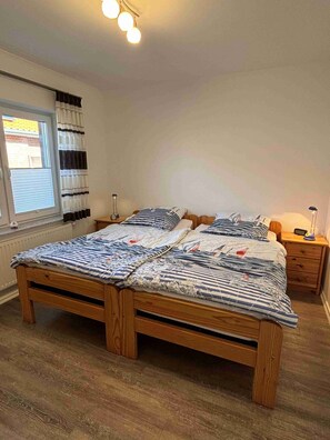 Iron/ironing board, WiFi, bed sheets, wheelchair access