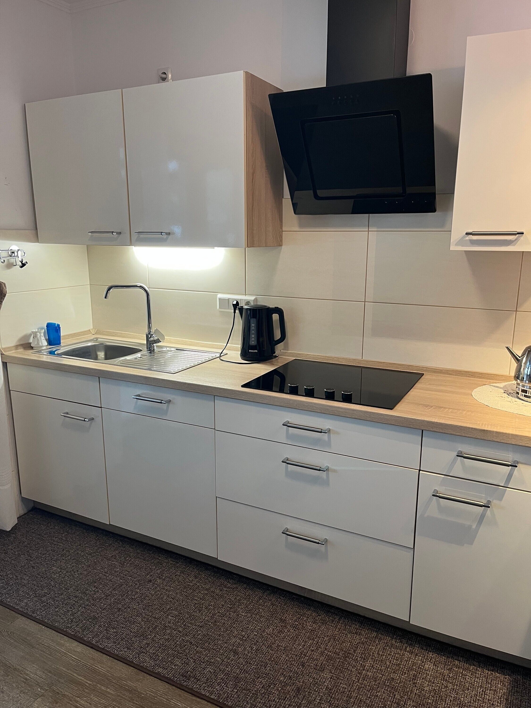 Kylskåp, mikrovågsugn, ugn och spishäll