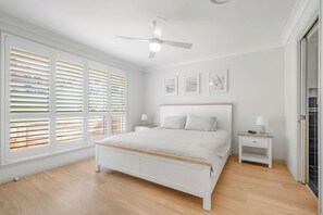 4 habitaciones, tabla de planchar con plancha, wifi y ropa de cama 