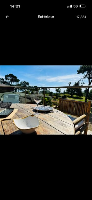 Outdoor dining - Vrbo Property (Biguglia)