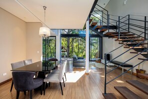 Interior - Modern house next to the park. (Curitiba)