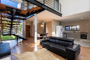 Living area - Modern house next to the park. (Curitiba)
