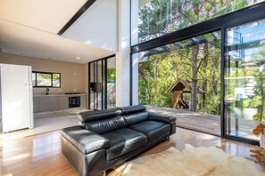 Interior - Modern house next to the park. (Curitiba)