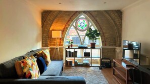 Living area - Pet-Friendly, One-Bed Flat, Near Chertsey Station, Free On-Street Parking (Chertsey)