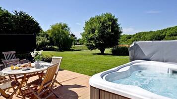 Luxe cottage, uitzicht op tuin | Buiten dineren
