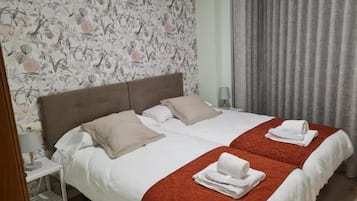 2 chambres, fer et planche à repasser, Wi-Fi, draps fournis