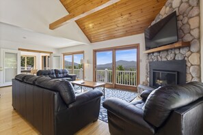 Casa, vários quartos | Área de estar | Smart TV, serviços de streaming