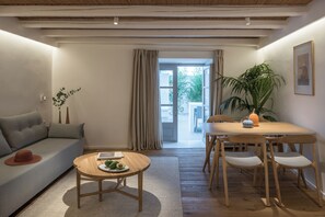 Living area - NESEA BOUTIQUE APARTMENTS - THETIS (Idra)