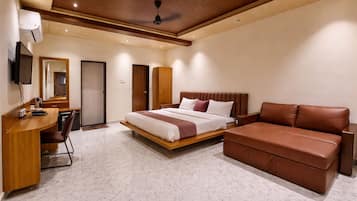 Luxury Suite, Balcony, Garden View