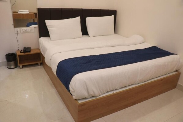 Desk, free WiFi - Hotel Lakhdatar (Kota)