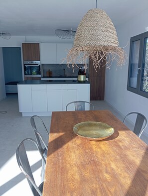 Dining - Villa with pool and sea view in an enclosed estate near the sea and the Esterel mountains (Théoule-sur-Mer)