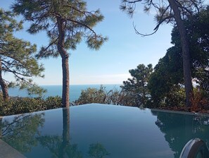 Pool - Villa with pool and sea view in an enclosed estate near the sea and the Esterel mountains (Théoule-sur-Mer)