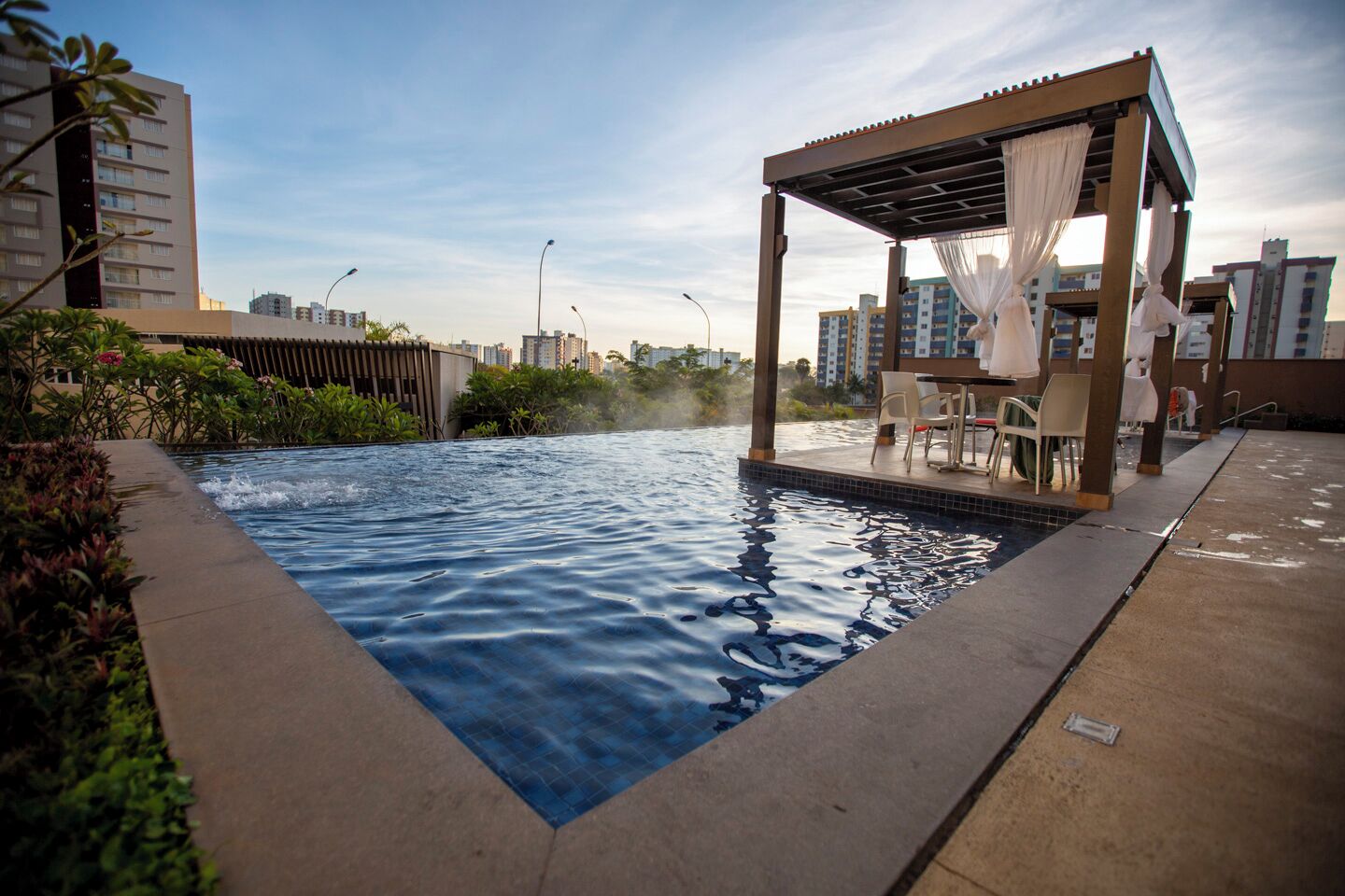2 outdoor pools