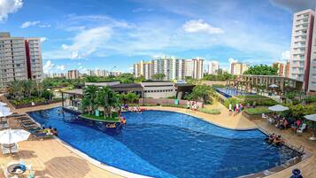 2 piscinas externas
