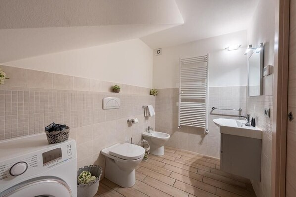 Appartement, vue lac | Salle de bain