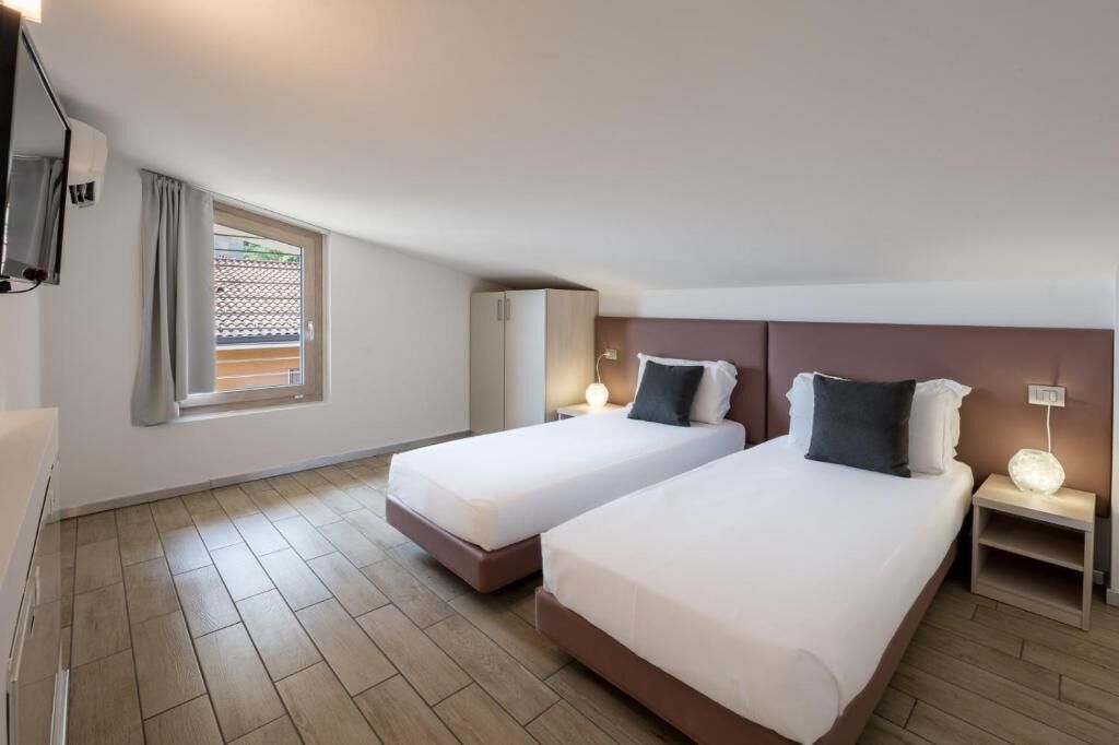 Deluxe-Apartment, Seeblick | Zimmersafe, Verdunkelungsvorhänge, schallisolierte Zimmer