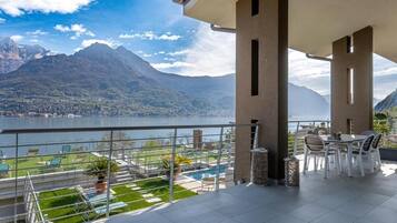 Apartamento Deluxe, vistas al lago | Restaurante al aire libre