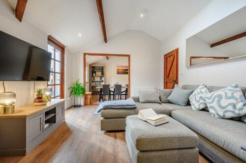 Escape the noise and rediscover your rhythm at this spectacular countryside getaway.