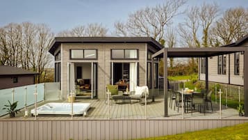 Luxury Cabin, Sea View | Outdoor dining